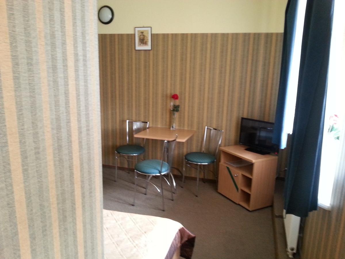Max Na Terenie Stacji Mol Hotel Radzymin Exterior photo